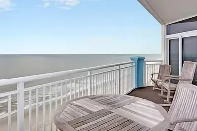 Image de Incroyable unité de penthouse de 4 chambres face à l'océan!