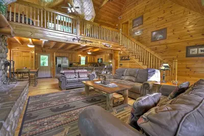Image de Amazing River Front Cabin, Table de billard, Terrain de B-Ball éclairé, Foyer extérieur, Quai