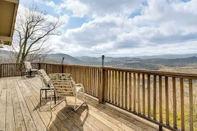 Image de 'Point of View' Brevard Home avec de superbes vues et une terrasse!