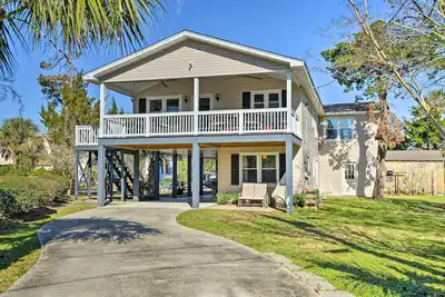 Image de Canalfront Surfside Beach Home - Promenade à la plage!