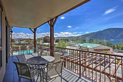 Image de Manson Condo moderne w \/ balcon et vue sur le lac Chelan!