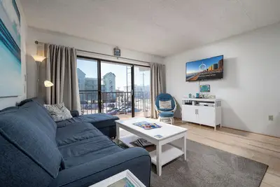 Image de Joliment décoré une chambre à coucher, 1. 5 condo de bain sur le oceanblock au riv
