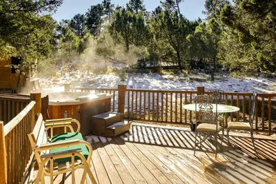 Image de «Lacy's Log Cabin» Alto Home w \/ Mountain Views!