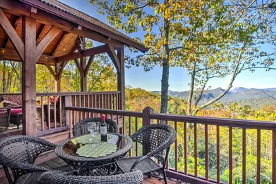 Image de Sapphire Cabin w \/ Deck, vue sur le Mtn et accès à la piscine!