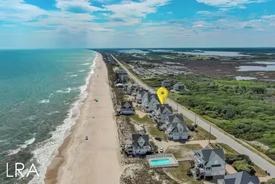 Image de Sea For Yourself - Superbe maison en front de mer avec piscine communautaire et bain à remous privé.