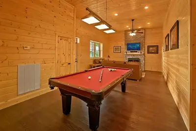 Image de Cabane 6 chambres, 24 couchages avec bain à remous, salle de jeux, salle de théâtre