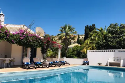 Image de Exclusive Villa avec piscine chauffée près de Sandy Beach, randonnée pédestre, Golf et Vignobles