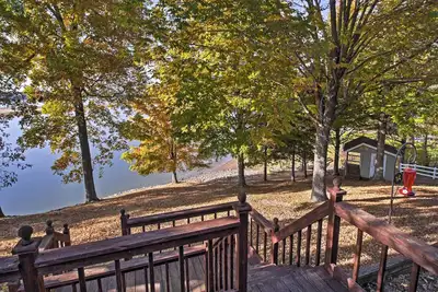 Image de Cadix House w \/ Waterfront Deck sur le lac Barkley!