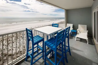 Image de Islander 4011: Laissez-vous emporter par la magie de la mer dans ce condo Grandiose