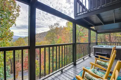 Image de Au-dessus et au-delĂ de la cabine Pigeon Forge w / Prime Views!