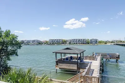 Image de Belle maison unifamiliale avec ponton privé et à quelques pas de la plage