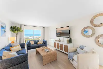 Image de Détendez-vous dans cette magnifique Oasis Beachfront Oceanfront!