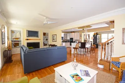 Image de Maison de luxe de 6 chambres avec WiFi dans une communauté fermée sur Bayside avec piscines intérieure / extérieure, plages privées, restaurant et plus encore à seulement dix minutes de la plage!