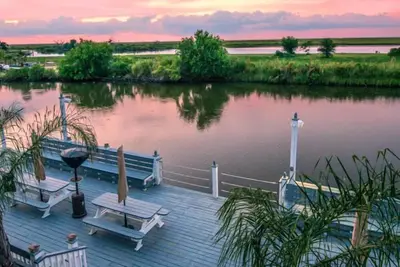 Image de Waterfront Villa w \/ Deck-23 Miles au quartier français