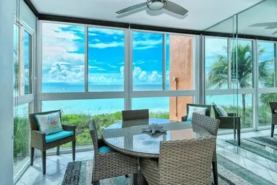 Image de Vue sur la plage avec embarcadères, charmant condo, embarcadères gratuits