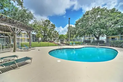 Image de Waterfront Ocean Springs Condo avec vue imprenable sur la baie