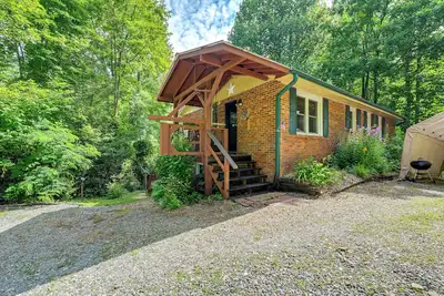Image de Cottage Fontana avec terrasse meublée et vues Smoky Mtn