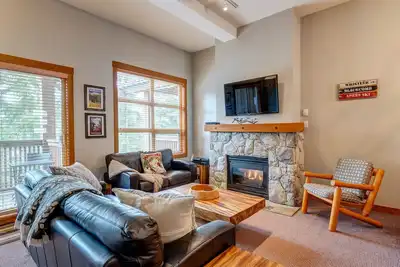 Image de Mountain Star # 26 - Ski In / Out - Vues sur la montagne - Spa priv��, navette gratuite, parking et Wifi!