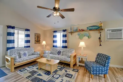 Image de Nautique Ocean Isle Beach Cottage w / espace extérieur!