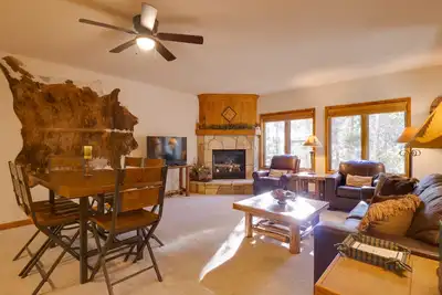 Image de Condo Breckenridge situé en montagne, près de sentiers de randonnée, garage, bain à remous!