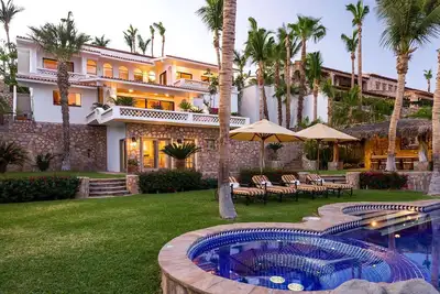 Image de Villa Pacifica en bord de mer comprend une piscine de luxe et une cuisine gastronomique!