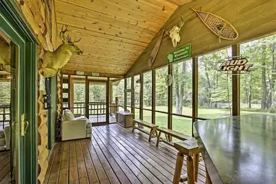 Image de Chalet confortable w / porche près du lac Holcombe & Golf!