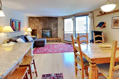 Image de Condo rénové 2 chambres 2 salles de bain au coeur de Dillon