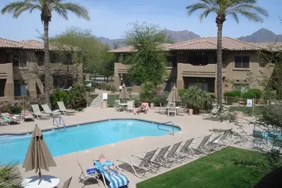 Image de Deux confortables Master Suites proches de tout ce que Scottsdale a à offrir!