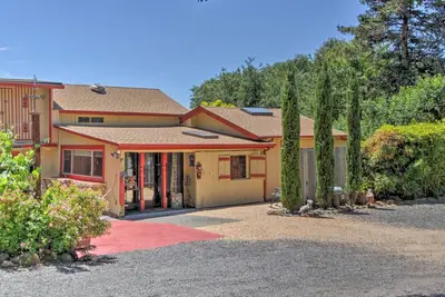 Image de Grange convertie à Sébastopol avec terrasse privée!