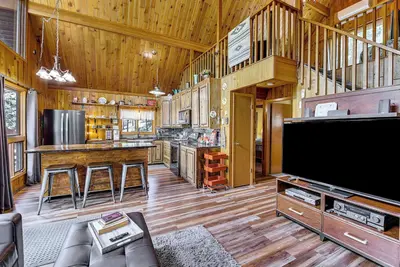 Image de Cabine centrale des Black Hills avec loft et terrasse enveloppante