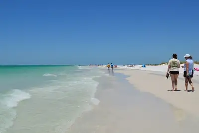 Image de Piscine chauffée et spa WiFi gratuit et trolley Près de la plage Amarrez votre bateau!
