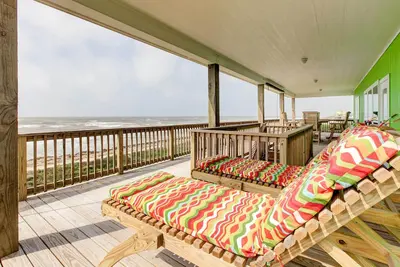 Image de Gilchrist ‘Ez Street Beach House’ avec terrasse et vue sur le golfe