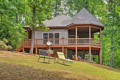 Image de Cozy Scottsville Cottage w \/ River Views & Gazebo!