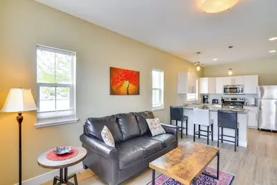 Image de Nouveau centre-ville Bv Condo w / Patio & Mtn Views