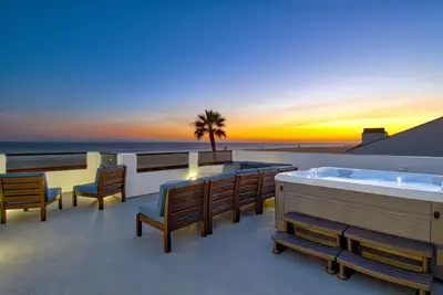Image de Belle, one-of-a-kind unité supérieure avec une incroyable terrasse sur le toit avec bain à remous