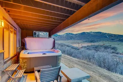 Image de Location De Ski Gratuite! Parfait Après-ski, Salle de Théâtre, Ascenseur et Bain à Remous Privé! Seulement 2 Minutes Pour Soulever