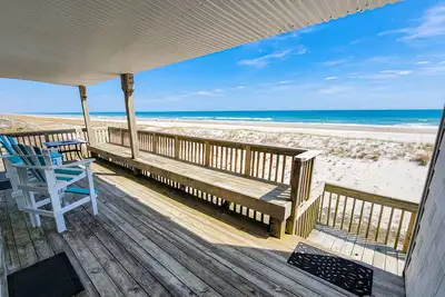 Image de Subvention de la Reine D-113 - ÉPARGNEZ 400 $ Sur Les Semaines De Juin! ! - Condo en bord de mer avec piscine communautaire!