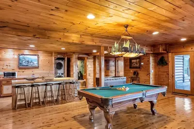 Image de Cabine de luxe avec terrasses spacieuses et vue imprenable sur la montagne