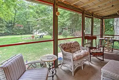 Image de Harbert Cottage + Studio w \/ Porche Half Mile Ă la plage!