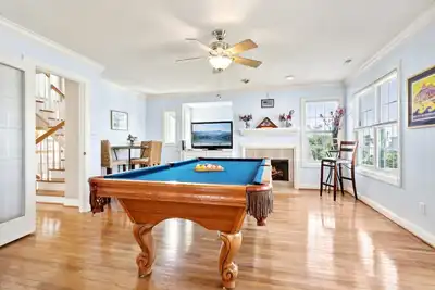 Image de Beautiful Croatan Home avec une piscine et vue sur l'océan