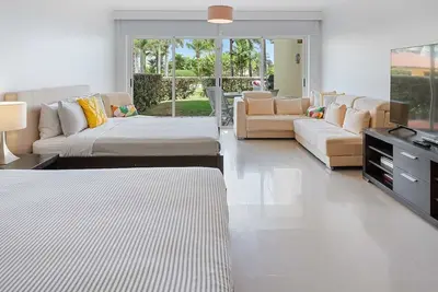 Image de Front De Mer - Eagle Beach - Oceania Resort - Beach Garden Studio Condo - E124-1