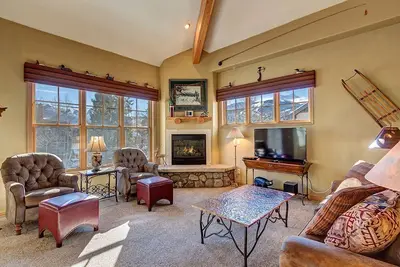 Image de Magnifique condo de montagne Breckenridge, vue imprenable, marche pour remontée mécanique \/ centre-ville!
