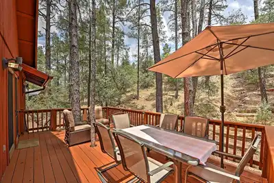Image de Prescott Cabin w \/ Beautiful Forest Views & Deck!
