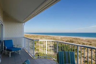 Image de 4 chambres en bord de mer exclusive offre de condo roulant brises de l'océan