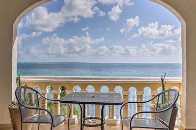Image de Oceanfront Cancun Condo w \/ Loft dans tous les Ritmo Resort