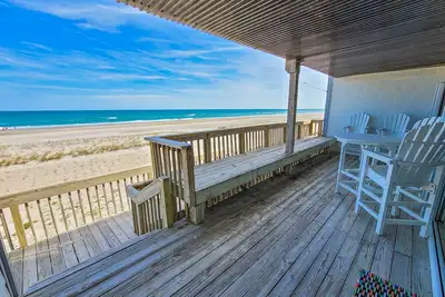 Image de Queen's Grant E-116 - Condo au premier étage avec vue sur la mer, piscine communautaire, bain à remous, rampe de mise à l'eau et accès au quai!