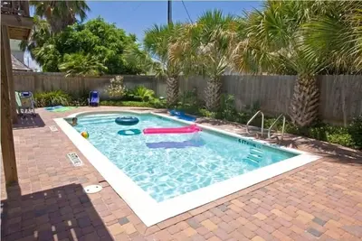 Image de Sanctuary Condos 1 - Condo confortable, Oasis piscine éblouissante, à quelques pas de la plage<br>