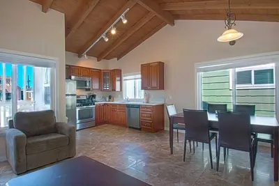 Image de Wow, cette fantastique unité supérieure juste une maison à la plage a une vue imprenable