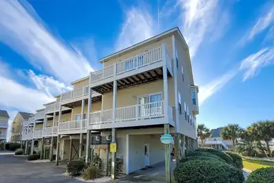 Image de Anchored Inn - Sea Star 202 - Townhome Luxury avec vue sur la mer et accès à la piscine!
