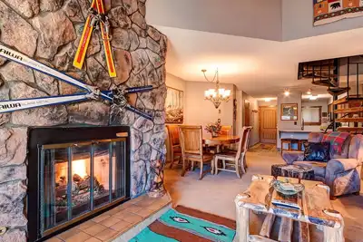 Image de Ski-in Breckenridge Condo avec bains �� remous sur place, 1 bloc du centre-ville, vue imprenable - 10 personnes!